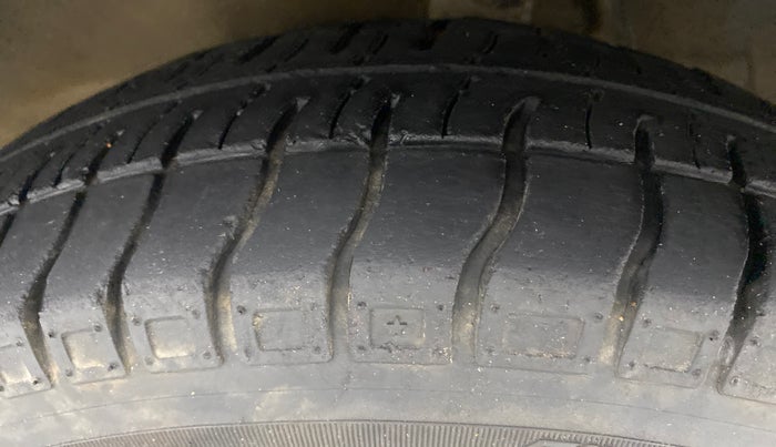 2018 Maruti Alto 800 LXI OPT, Petrol, Manual, 29,608 km, Left Front Tyre Tread