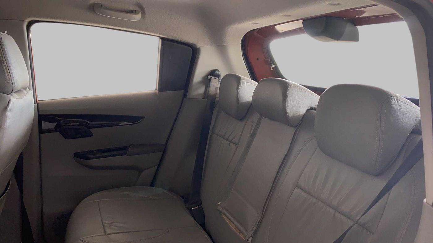 2015 Mahindra Kuv100 K8 5 STR, Petrol, Manual, 63,417 km, Right Side Rear Door Cabin