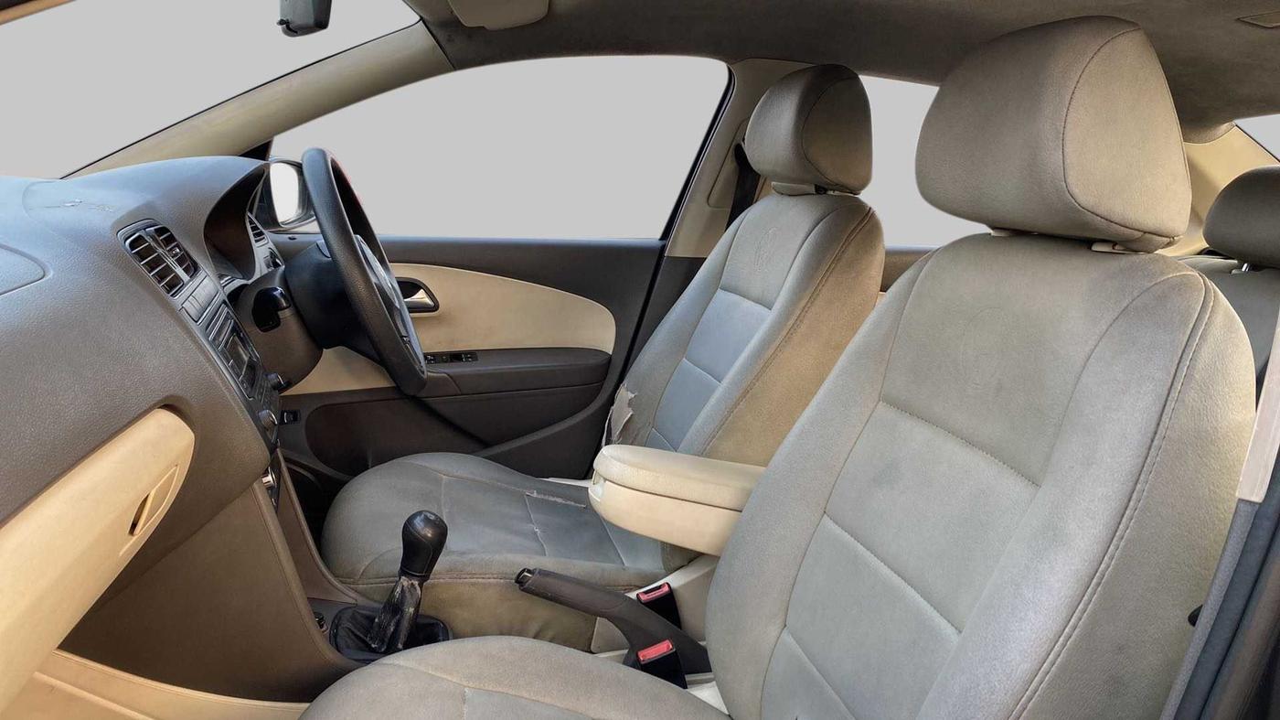 2013 Volkswagen Vento COMFORTLINE MT PETROL, Petrol, Manual, 80,936 km, Right Side Front Door Cabin