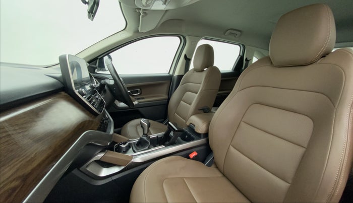 2019 Tata Harrier XZ 2.0L Kryotec, Diesel, Manual, 31,933 km, Right Side Front Door Cabin