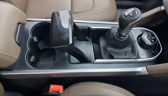 2019 Tata Harrier XZ 2.0L Kryotec, Diesel, Manual, 31,933 km, Gear Lever