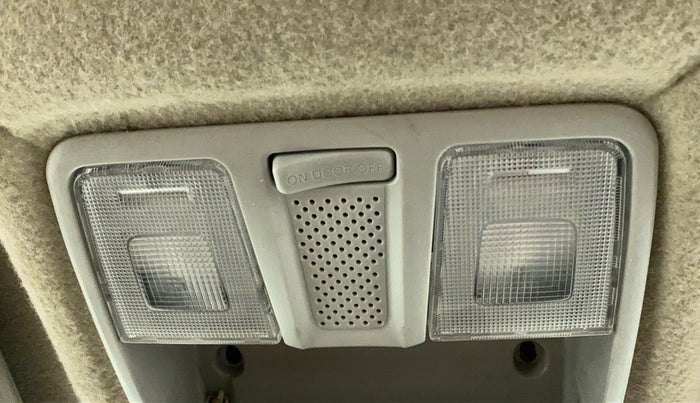 2021 Mahindra Scorpio S5, Diesel, Manual, 14,943 km, Ceiling - Roof light switch minor crack