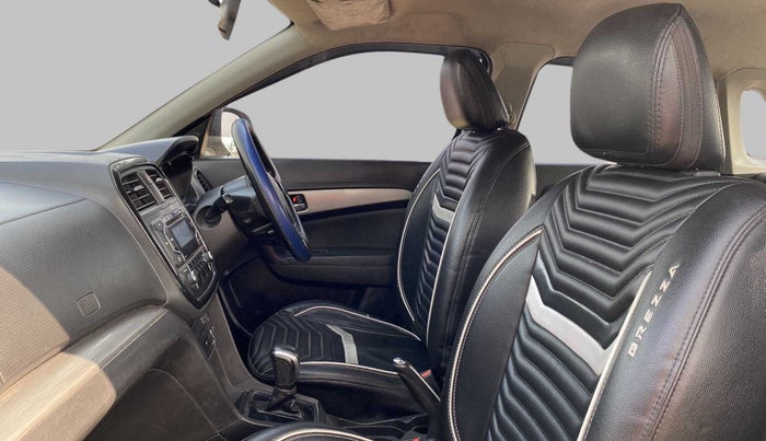 2019 Maruti Vitara Brezza ZDI AMT, Diesel, Automatic, 90,225 km, Right Side Front Door Cabin