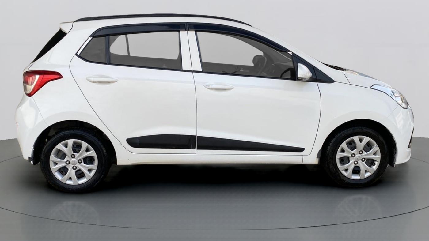 2016 Hyundai Grand i10 SPORTZ 1.2 KAPPA VTVT, Petrol, Manual, 45,327 km, Right Side View