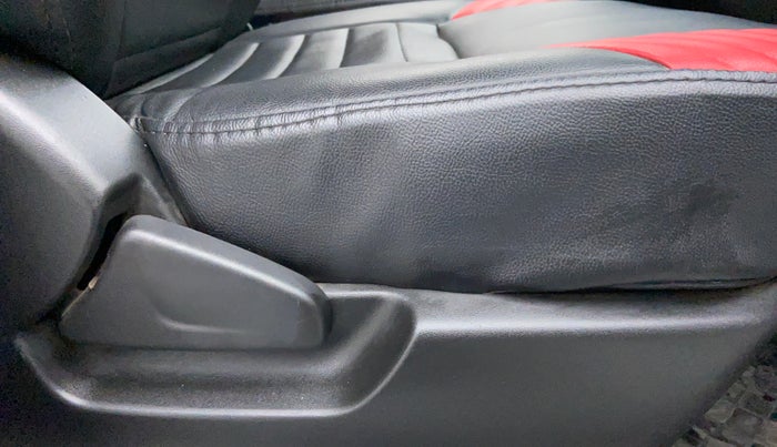 2017 Datsun Redi Go LIMITED EDITION, Petrol, Manual, 22,772 km, Driver Side Adjustment Panel