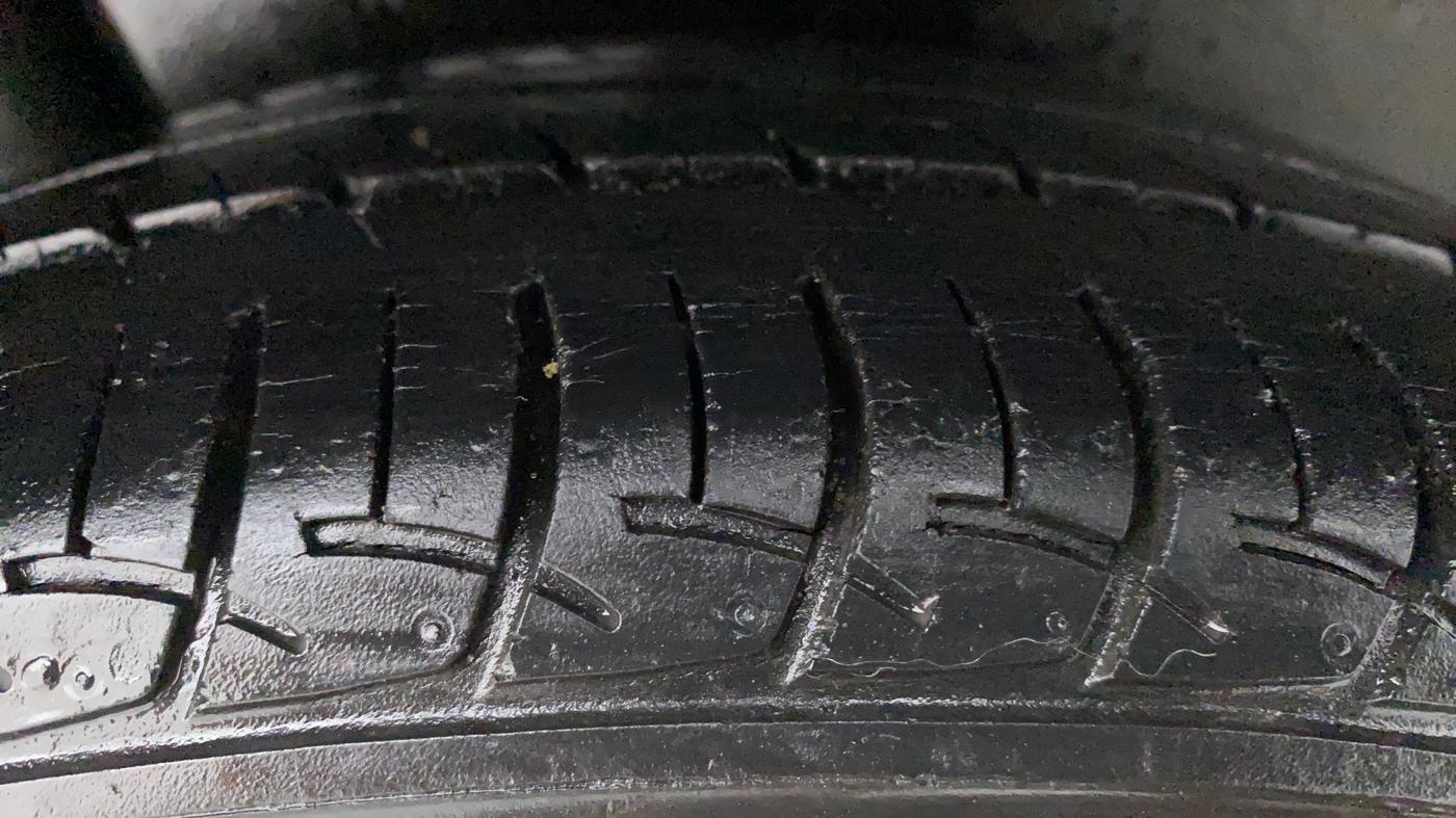 2016 Maruti Ciaz VXI, Petrol, Manual, 51,279 km, Right Rear Tyre Tread
