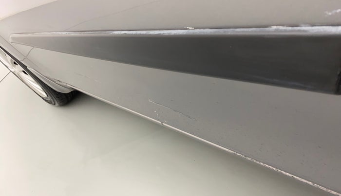 2016 Maruti Ciaz VXI, Petrol, Manual, 51,279 km, Front passenger door - Slightly dented