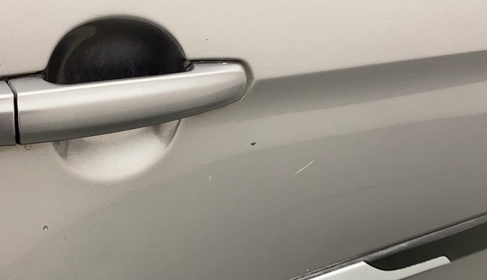 2016 Maruti Ciaz VXI, Petrol, Manual, 51,279 km, Right rear door - Minor scratches