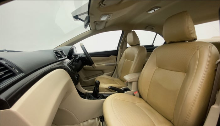 2016 Maruti Ciaz VXI, Petrol, Manual, 51,279 km, Right Side Front Door Cabin