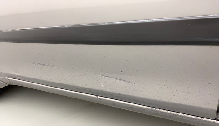 2016 Maruti Ciaz VXI, Petrol, Manual, 51,279 km, Front passenger door - Minor scratches