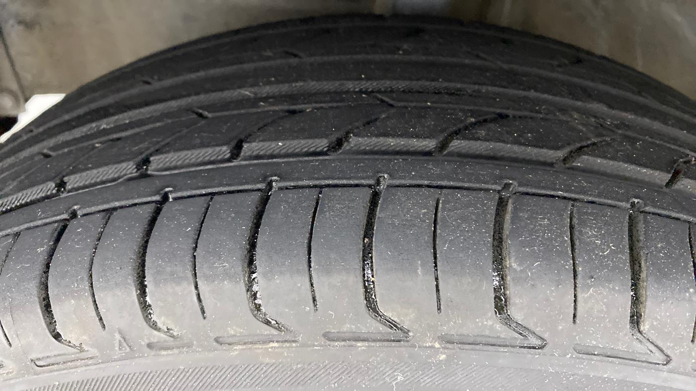 2015 Toyota Etios Liva G, Petrol, Manual, 41,398 km, Left Front Tyre Tread