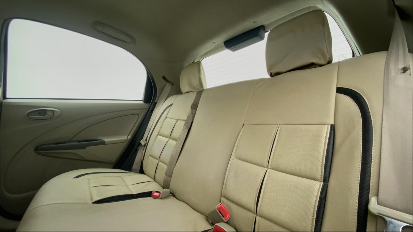 2015 Toyota Etios Liva G, Petrol, Manual, 41,398 km, Right Side Rear Door Cabin