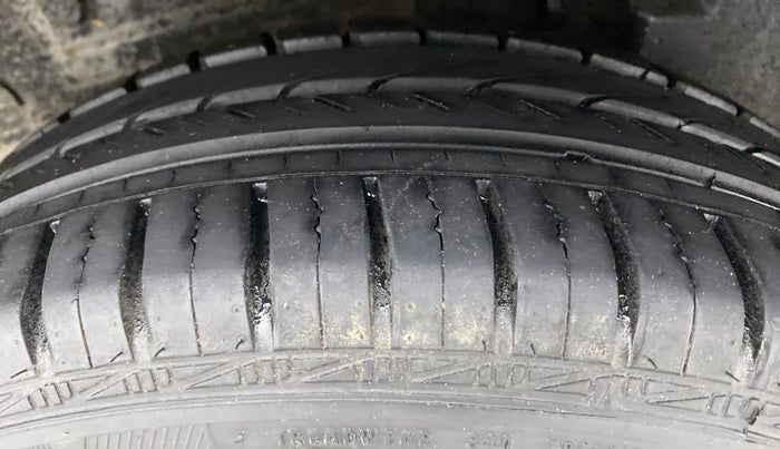 2015 Toyota Etios Liva G, Petrol, Manual, 41,398 km, Left Rear Tyre Tread