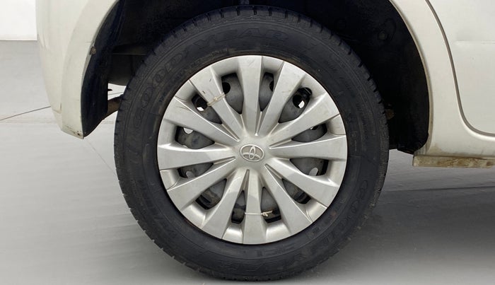 2015 Toyota Etios Liva G, Petrol, Manual, 41,398 km, Right Rear Wheel