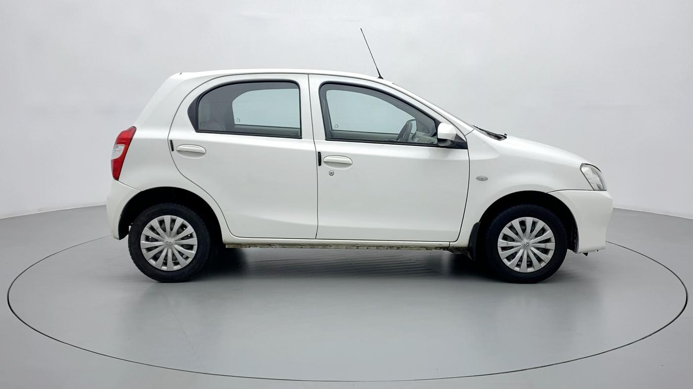 2015 Toyota Etios Liva G, Petrol, Manual, 41,398 km, Right Side View