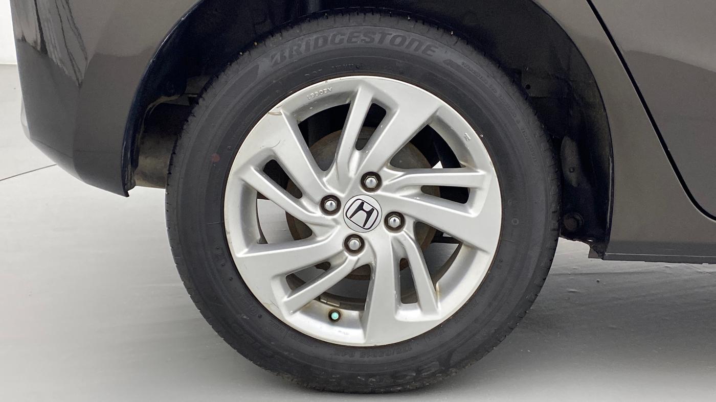 2017 Honda Jazz 1.2 V AT, Petrol, Automatic, 45,448 km, Right Rear Wheel