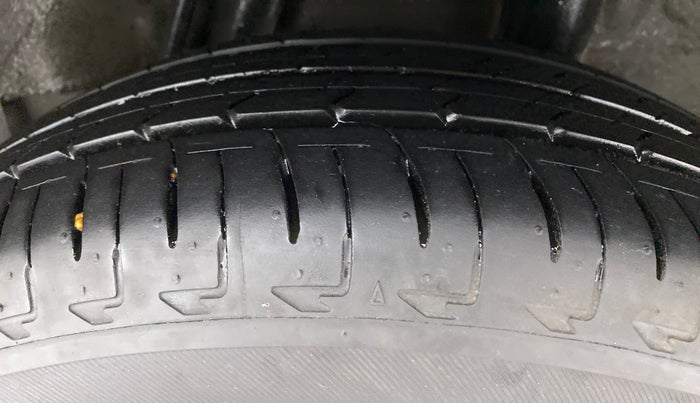 2017 Honda Jazz 1.2 V AT, Petrol, Automatic, 45,448 km, Left Rear Tyre Tread