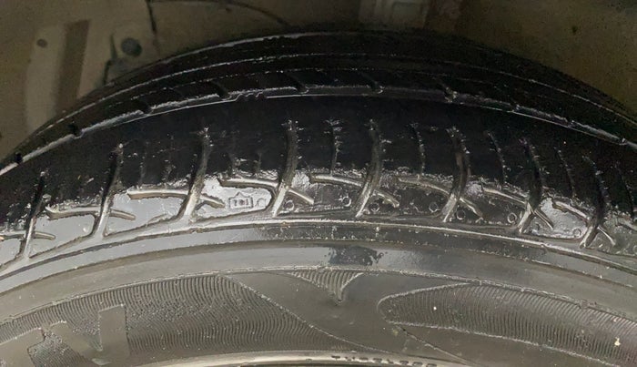 2016 Maruti Ciaz ZXI, Petrol, Manual, 54,723 km, Left Front Tyre Tread