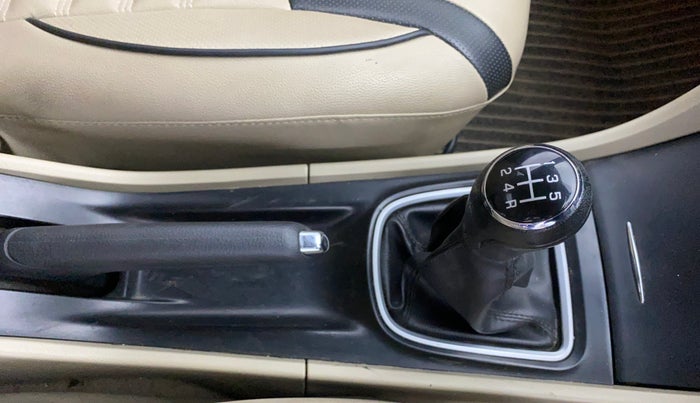 2016 Maruti Ciaz ZXI, Petrol, Manual, 54,723 km, Gear Lever