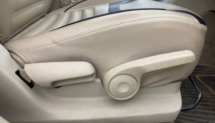 2016 Maruti Ciaz ZXI, Petrol, Manual, 54,723 km, Driver Side Adjustment Panel