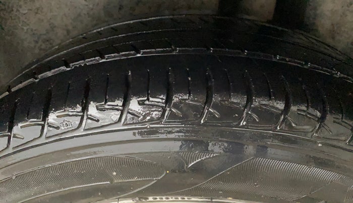 2016 Maruti Ciaz ZXI, Petrol, Manual, 54,723 km, Left Rear Tyre Tread