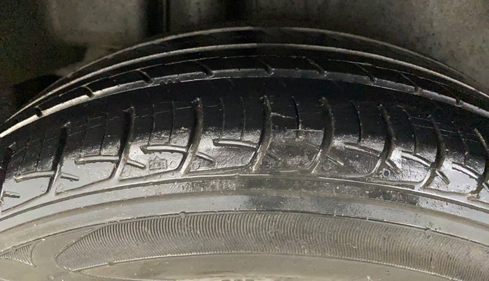 2016 Maruti Ciaz ZXI, Petrol, Manual, 54,723 km, Right Rear Tyre Tread