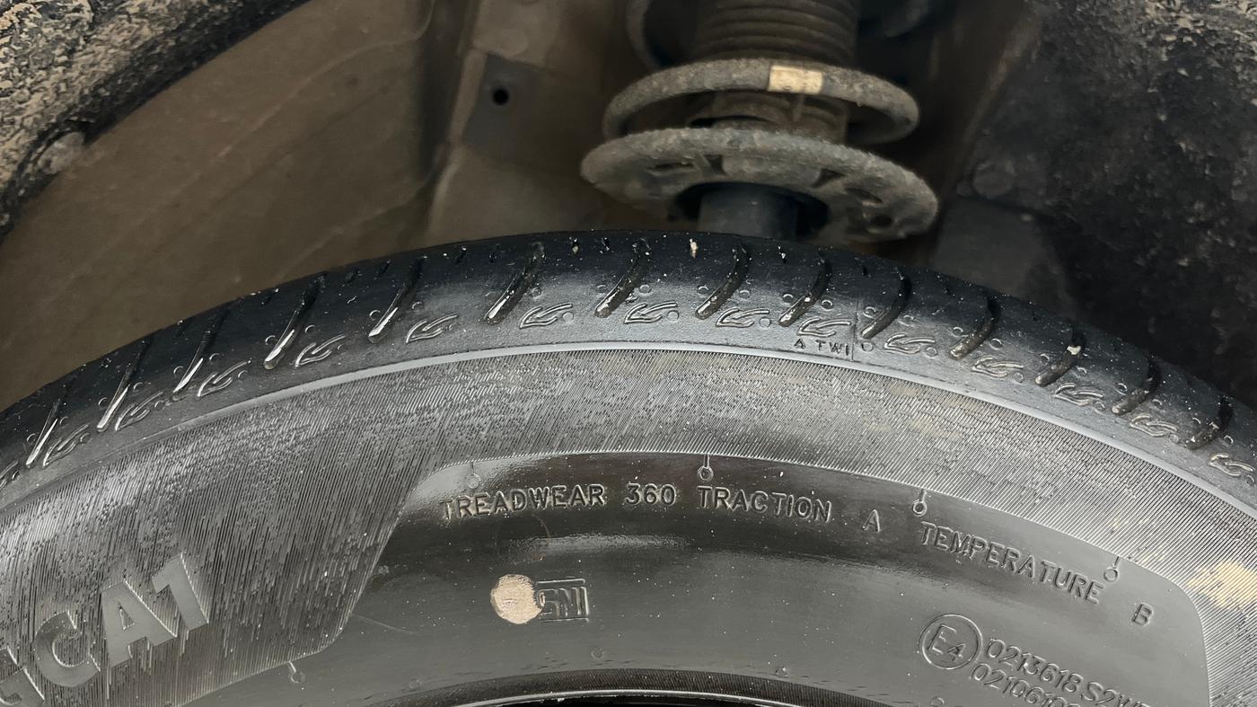 2024 Maruti Swift VXi (O), Petrol, Manual, 15,662 km, Right Front Tyre Tread