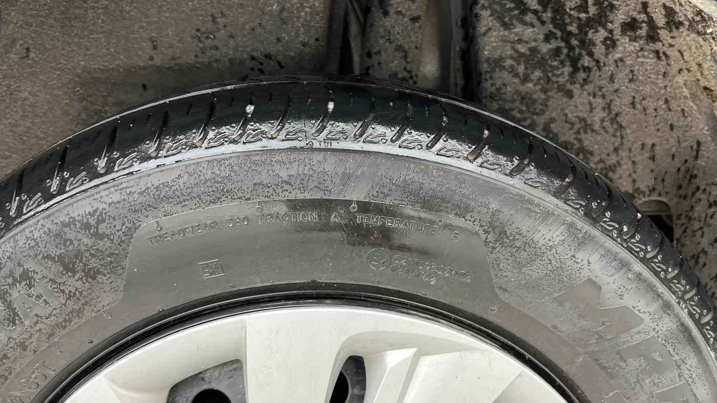 2024 Maruti Swift VXi (O), Petrol, Manual, 15,662 km, Left Rear Tyre Tread