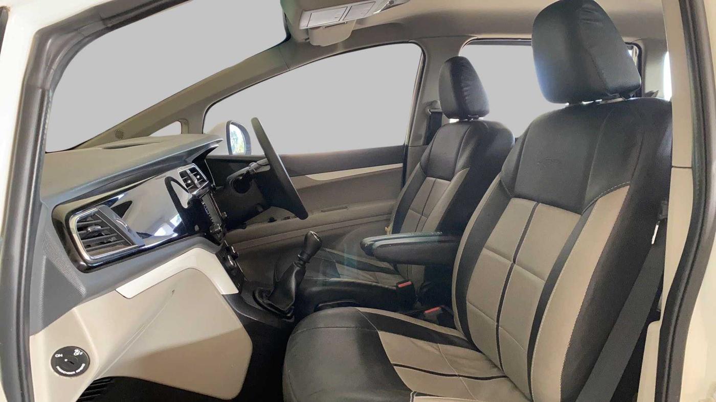 2019 Mahindra MARAZZO M6 8 STR, Diesel, Manual, 61,781 km, Right Side Front Door Cabin