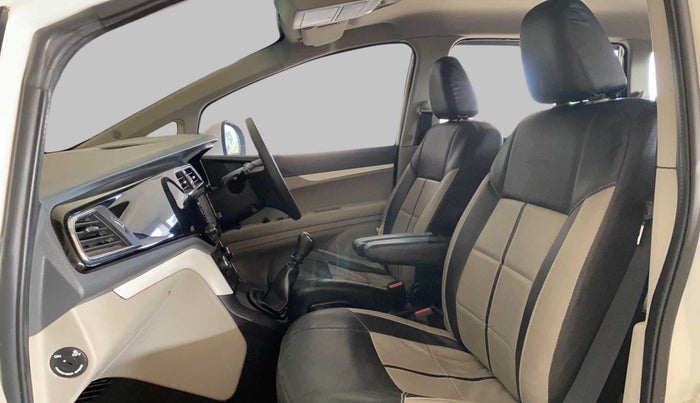 2019 Mahindra MARAZZO M6 8 STR, Diesel, Manual, 61,781 km, Right Side Front Door Cabin