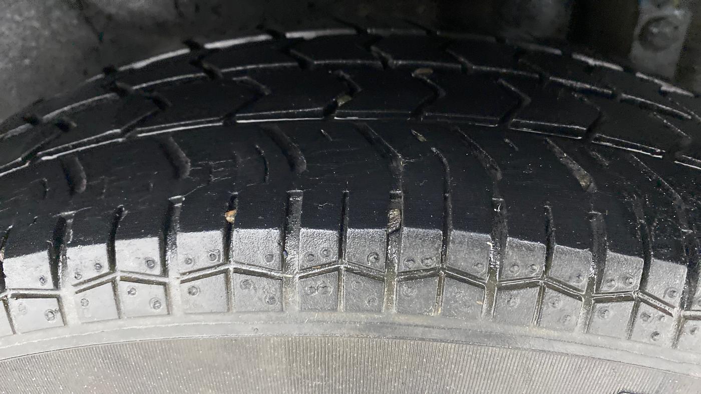 2013 Maruti Swift Dzire VXI, Petrol, Manual, 89,388 km, Left Rear Tyre Tread