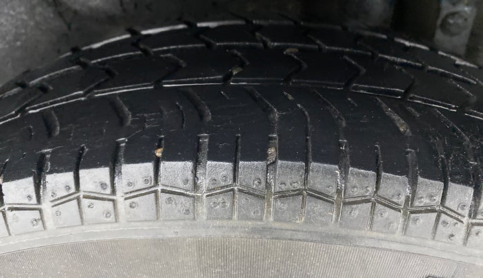 2013 Maruti Swift Dzire VXI, Petrol, Manual, 89,388 km, Left Rear Tyre Tread