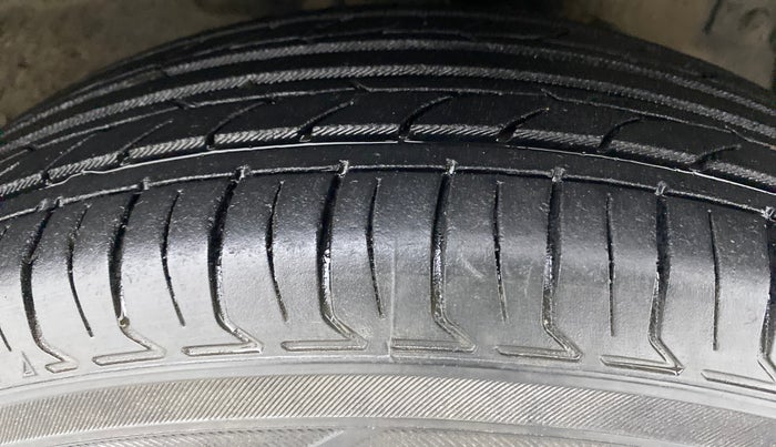2013 Maruti Swift Dzire VXI, Petrol, Manual, 89,388 km, Right Front Tyre Tread