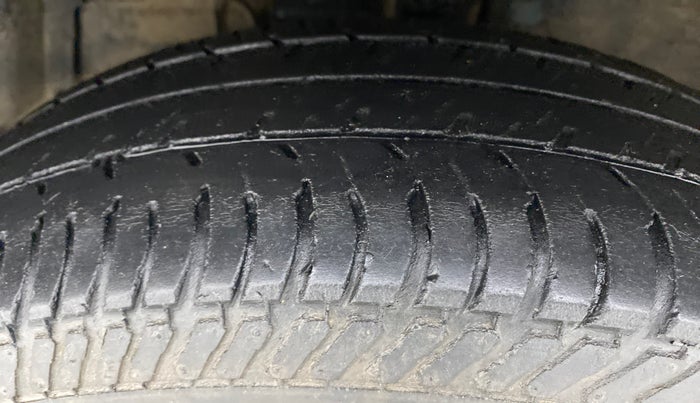 2013 Maruti Swift Dzire VXI, Petrol, Manual, 89,388 km, Left Front Tyre Tread