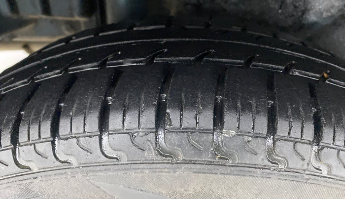 2013 Maruti Swift Dzire VXI, Petrol, Manual, 89,388 km, Right Rear Tyre Tread