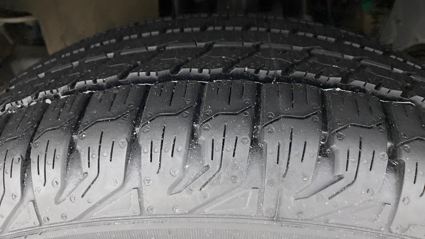 2015 Mahindra Scorpio S10, Diesel, Manual, 39,216 km, Left Front Tyre Tread