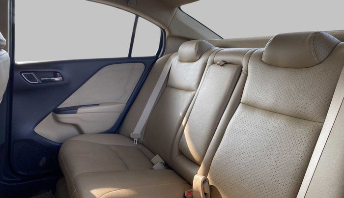 2017 Honda City V MT DIESEL, Diesel, Manual, 88,047 km, Right Side Rear Door Cabin