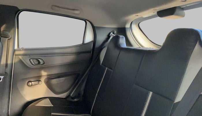 2016 Renault Kwid 1.0 RXT, Petrol, Manual, 41,014 km, Right Side Rear Door Cabin