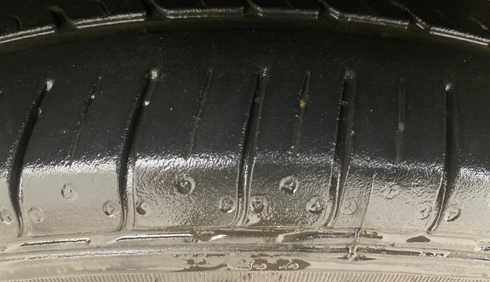 2018 Maruti Swift ZXI PLUS, Petrol, Manual, 67,613 km, Left Front Tyre Tread