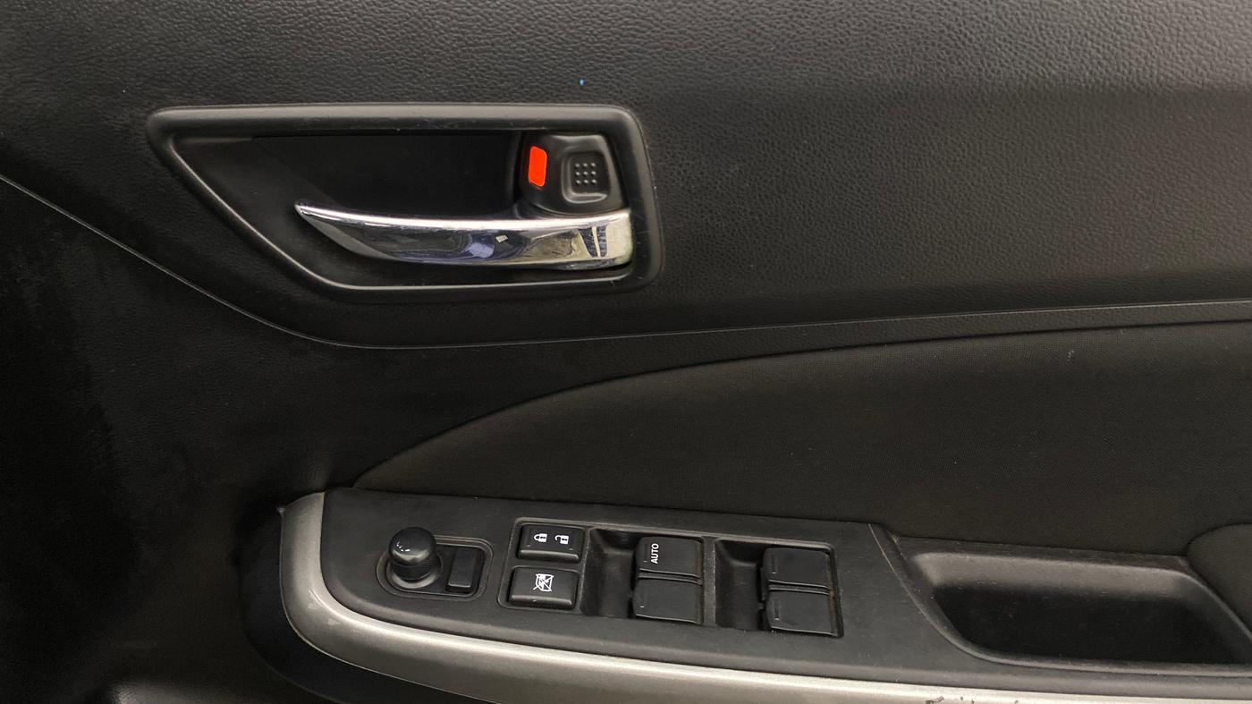 2018 Maruti Swift ZXI PLUS, Petrol, Manual, 67,613 km, Driver Side Door Panels Control