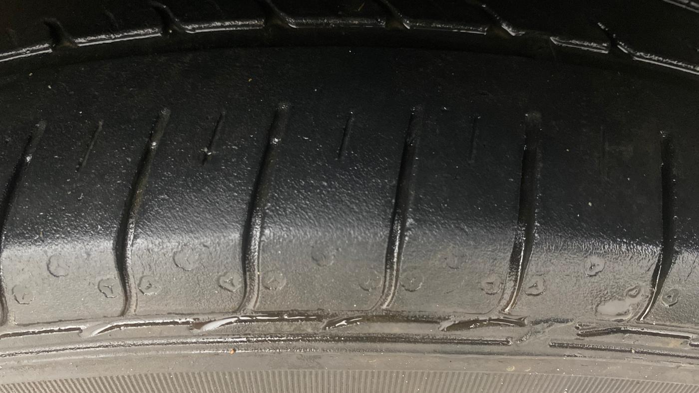 2018 Maruti Swift ZXI PLUS, Petrol, Manual, 67,613 km, Right Front Tyre Tread