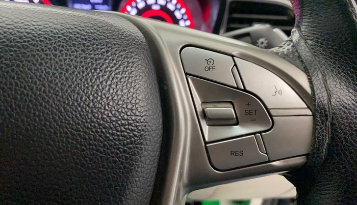 2023 Mahindra XUV300 W8 (O) 1.2 PETROL, Petrol, Manual, 27,880 km, Adaptive Cruise Control