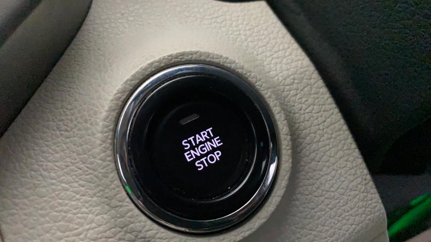 2023 Mahindra XUV300 W8 (O) 1.2 PETROL, Petrol, Manual, 27,880 km, Keyless Start/ Stop Button