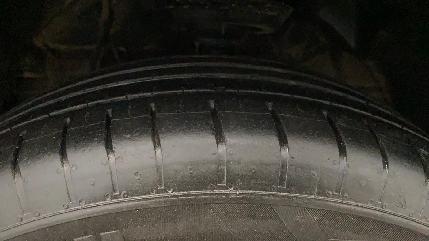 2023 Mahindra XUV300 W8 (O) 1.2 PETROL, Petrol, Manual, 27,880 km, Left Front Tyre Tread
