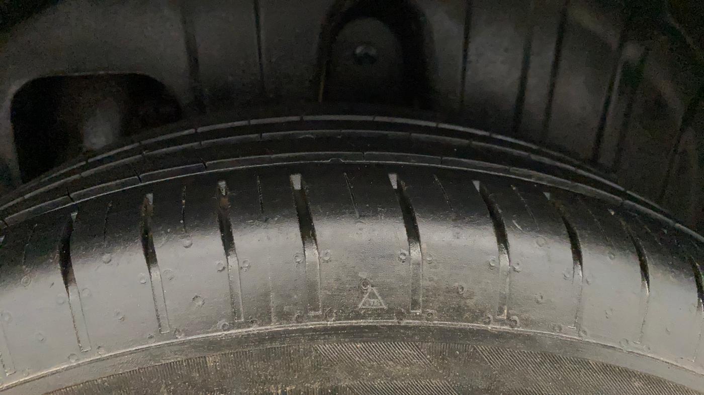 2023 Mahindra XUV300 W8 (O) 1.2 PETROL, Petrol, Manual, 27,880 km, Left Rear Tyre Tread