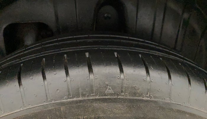 2023 Mahindra XUV300 W8 (O) 1.2 PETROL, Petrol, Manual, 27,880 km, Left Rear Tyre Tread