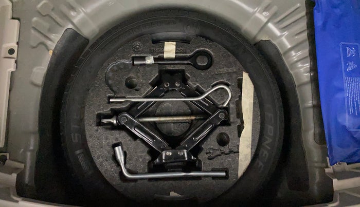 2023 Mahindra XUV300 W8 (O) 1.2 PETROL, Petrol, Manual, 27,880 km, Spare Tyre