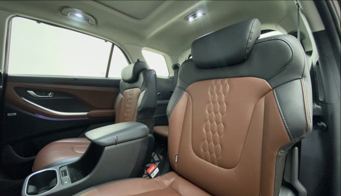 2021 Hyundai ALCAZAR 1.5 SIGNATURE (O) AT 6STR, Diesel, Automatic, 24,395 km, Right Side Rear Door Cabin