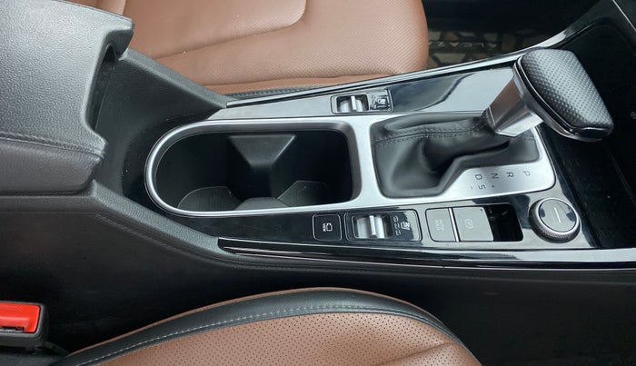 2021 Hyundai ALCAZAR 1.5 SIGNATURE (O) AT 6STR, Diesel, Automatic, 24,395 km, Gear Lever