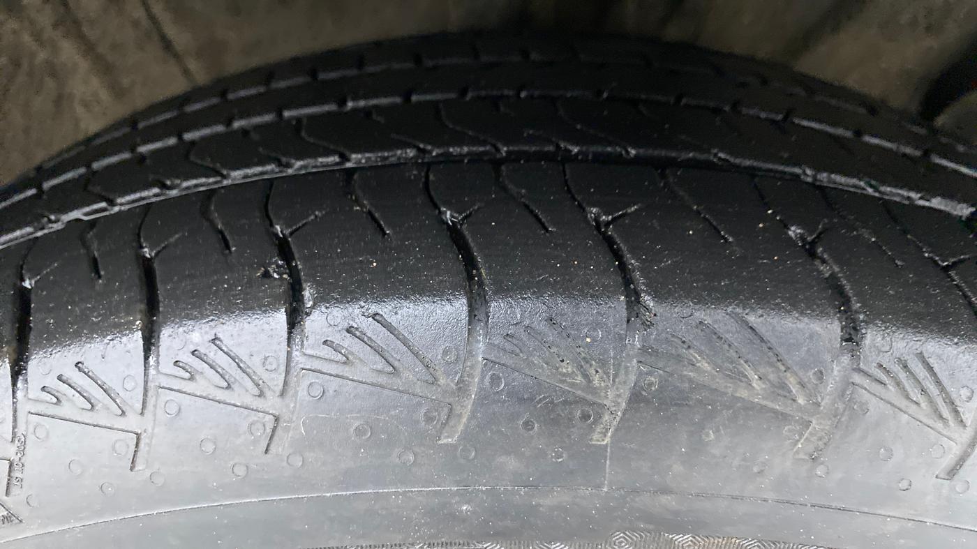 2021 Hyundai ALCAZAR 1.5 SIGNATURE (O) AT 6STR, Diesel, Automatic, 24,395 km, Right Front Tyre Tread
